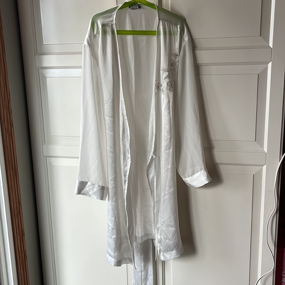 Women’s robe and slip set - Picture 2 of 10